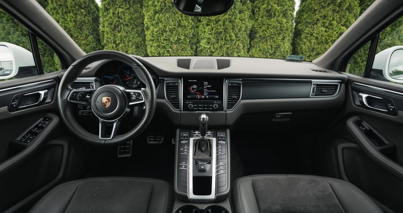 Porsche Macan cena 161990 przebieg: 111600, rok produkcji 2017 z Radków małe 742